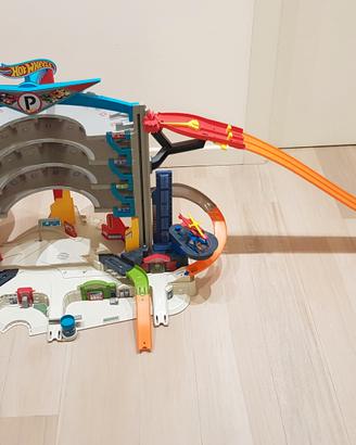 Mega garage hot wheels. 