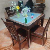 Tavolo in legno e vetro temperato e 4 Sedie