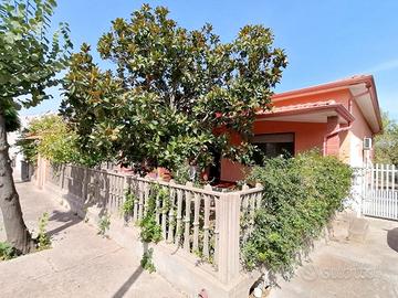 Villa indipendente sui tre con ampio cortile Giba