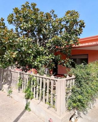 Villa indipendente sui tre con ampio cortile Giba