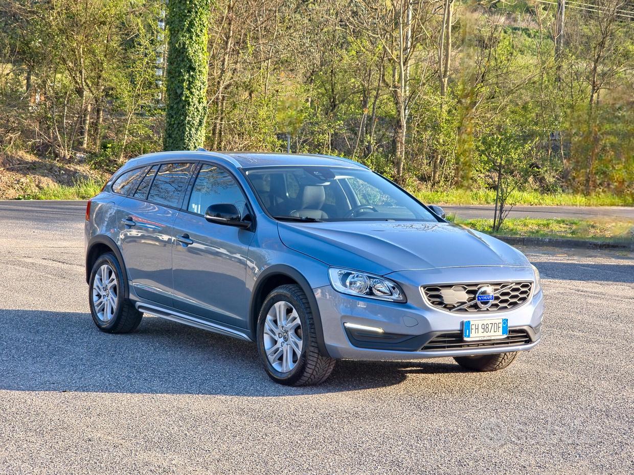 Volvo V60 Cross Country CV-150 D3 Geartronic Summu