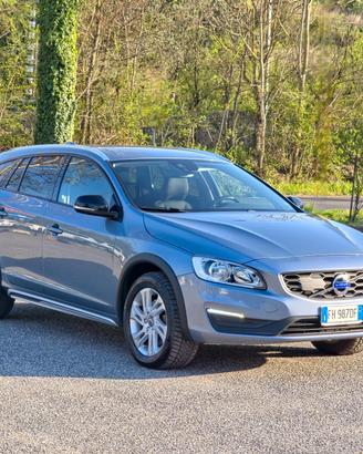 Volvo V60 Cross Country CV-150 D3 Geartronic Summu