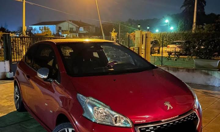 Peugeot 208 GTI 1.6 16v 200cv