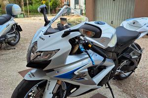 Suzuki Gsxr 600 k8