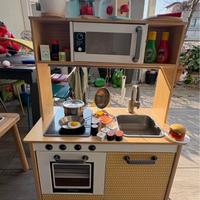 Cucinetta Ikea personalizzata con accessori
