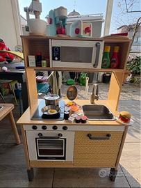 Cucinetta Ikea personalizzata con accessori