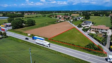 Terreno Agricolo con Alta Visibilità Fronte Stata