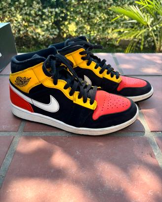 Jordan 1 Mid Nero Amarillo Arancione