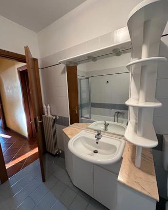 Mobile bagno in legno