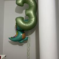 Palloncino numero 3 e dinosauro