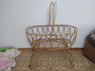 Culla in vimini vintage