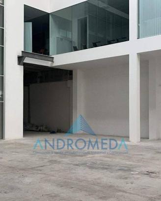 Immobile di 700 m² con 3 locali a Teverola