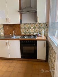Blocco cucina componibile con elettrodomestici