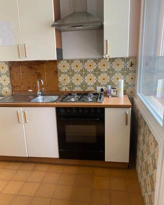 Blocco cucina componibile con elettrodomestici