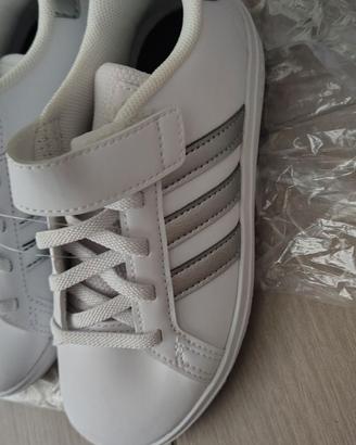 Scarpe Adidas  30 con strappo Grand court 2.0 El