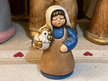 THUN Donna con Gallo Presepe Classico BLU