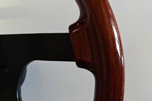 Volante in  legno radica