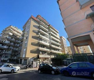 4 LOCALI A NAPOLI