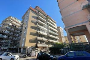 4 LOCALI A NAPOLI