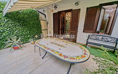 VILLA A SCHIERA