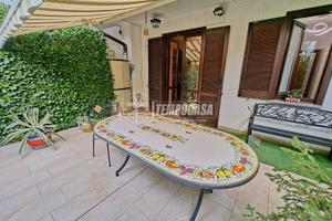 VILLA A SCHIERA