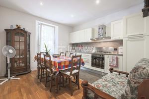 QUADRILOCALE RISTRUTTURATO AL PIANO TERRA CON GARA