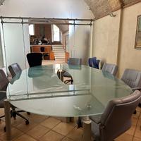 Tavolo riunioni in vetro temperato