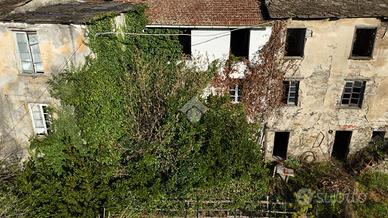 CASA SEMINDIPENDENTE A SAN COLOMBANO CERTENOLI