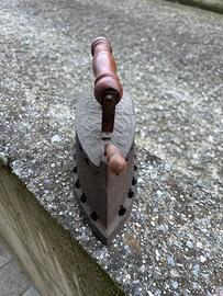 Ferro da stiro antico