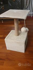 Tiragraffi alto 55 cm per gatti più giochino 