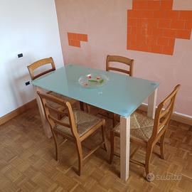 TAVOLO RETTANGOLARE E QUATTRO SEDIE 
