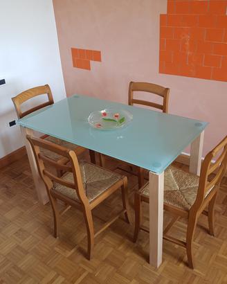 TAVOLO RETTANGOLARE E QUATTRO SEDIE 