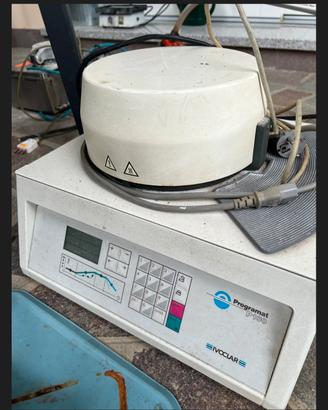 varie attrezzature da laboratorio odontotecnico