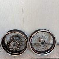 Cerchi 17 motard con mozzi honda