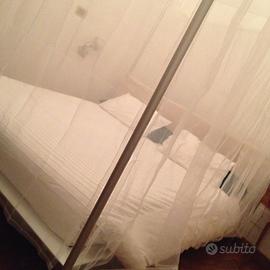 Letto matrimoniale con baldacchiko IKEA