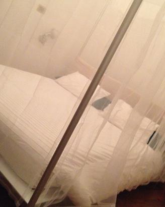 Letto matrimoniale con baldacchiko IKEA