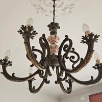 Lampadario candelabro in metallo e ceramica