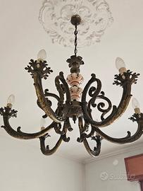 Lampadario candelabro in metallo e ceramica