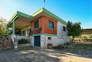 Villa di 140 m² con 5 locali a Putignano