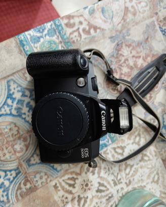Macchina fotografica automatica Canon EOS 5000.