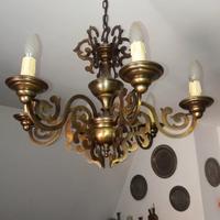 tris lampadari e lampada da tavolino