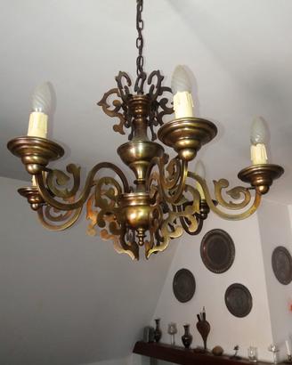 tris lampadari e lampada da tavolino