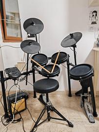 Batteria con bacchette e sgabello 