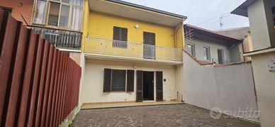 Villetta a schiera di 136 m² con 4 locali e box au