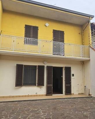Villetta a schiera di 136 m² con 4 locali e box au