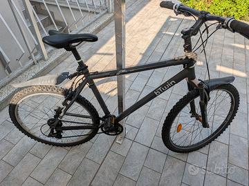 Mountain Bike B'Twin 26" con accessori