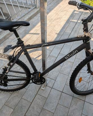 Mountain Bike B'Twin 26" con accessori
