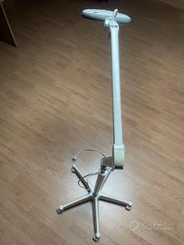 LAMPADA PER ESTETISTA CON LENTE DI INGRANDIMENTO C