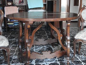 TAVOLO ANTICO IN NOCE MASSELLO GIA' RESTAURATO.