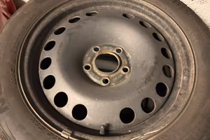 Pneumatici da neve + 4 cerchi in ferro  205/55 R16